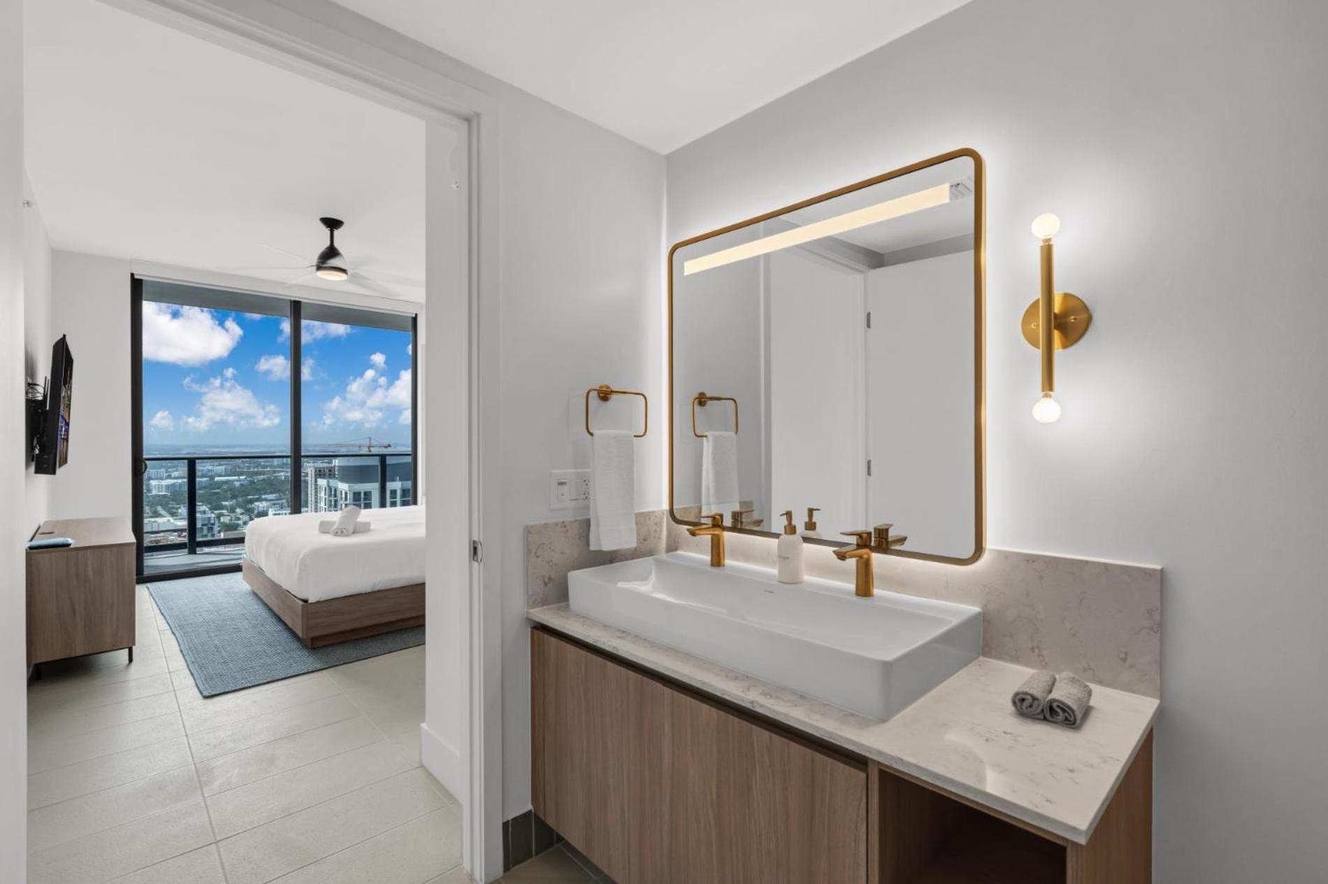 Modern 1Br Apartment With Breathtaking Views Heart Of Downtown Маямі Екстер'єр фото